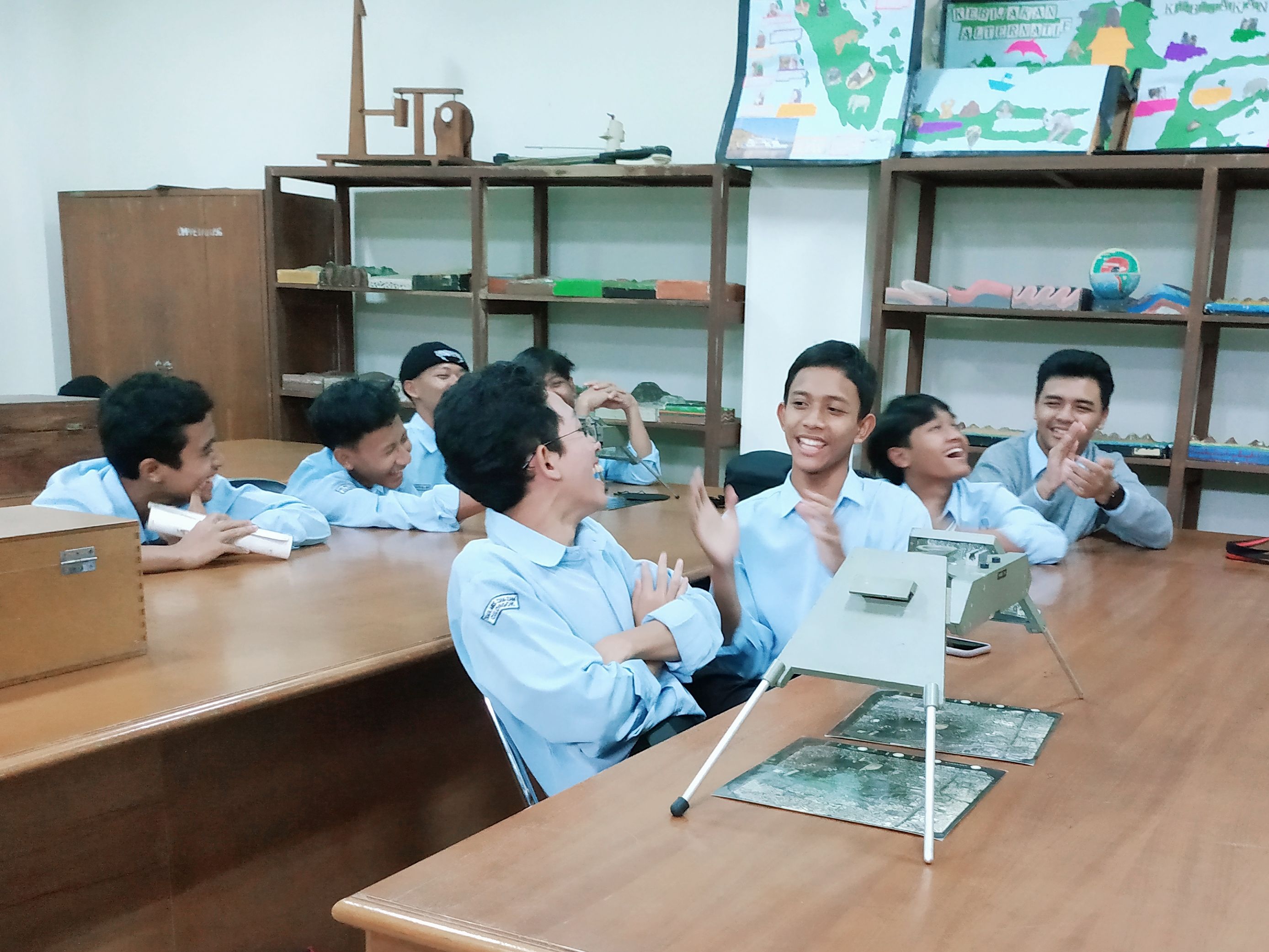 Students describe what they observe and find